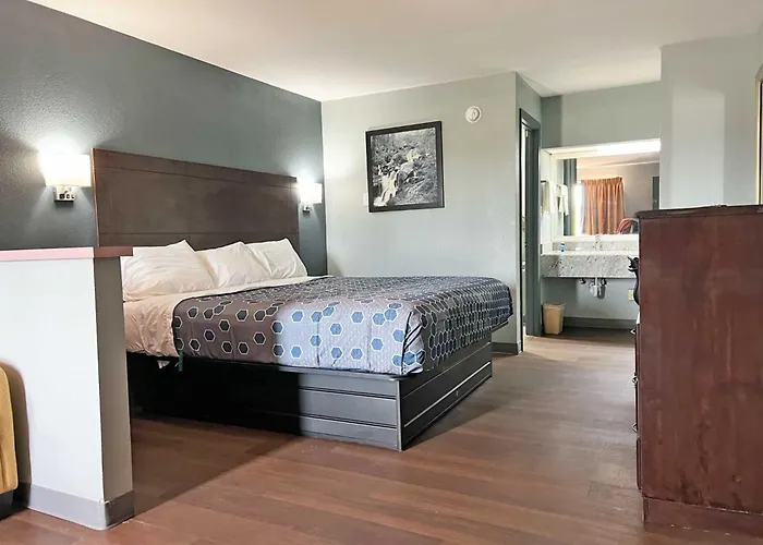 Red Carpet Inn & Suites
